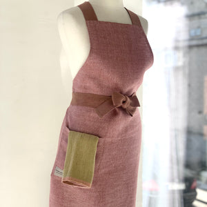 Linen apron in red 70x104 cm