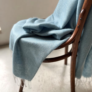 Handwoven Cashmere throw in sky blue 145x210 cm