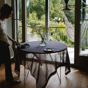 Linen tablecloth in violet 180x180 cm