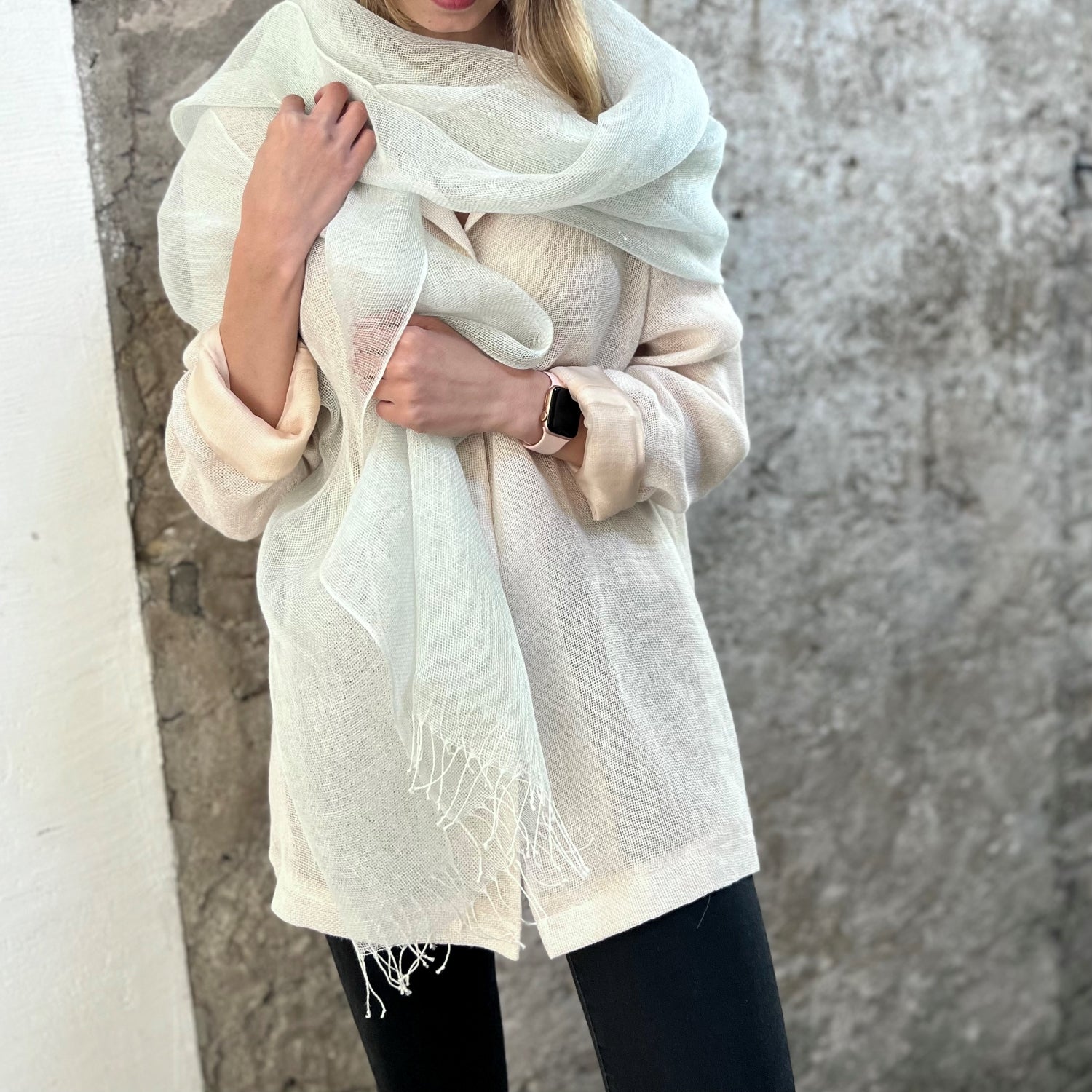 Handwoven Linen scarf Tinita in light mint 70x200 cm