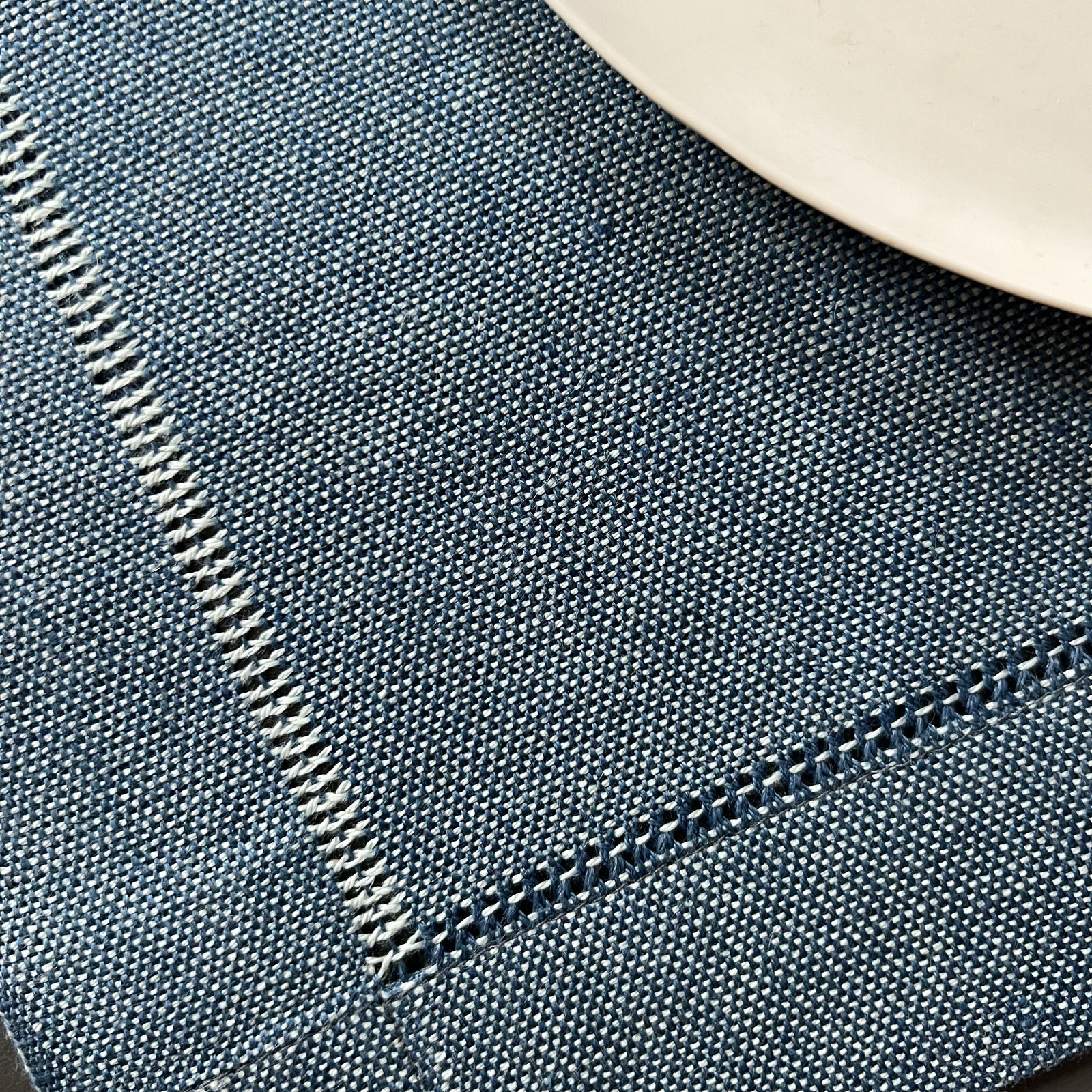 Linen placemat in blue 50x40 cm