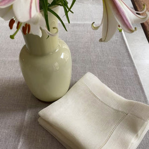 Linen tablecloth 170x280cm in white with matching napkins