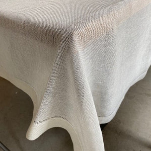 Linen tablecloth 170x280cm in white.