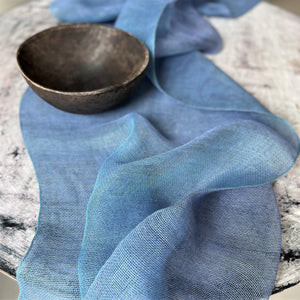 Double layered linen table runner in blue 50x200 cm