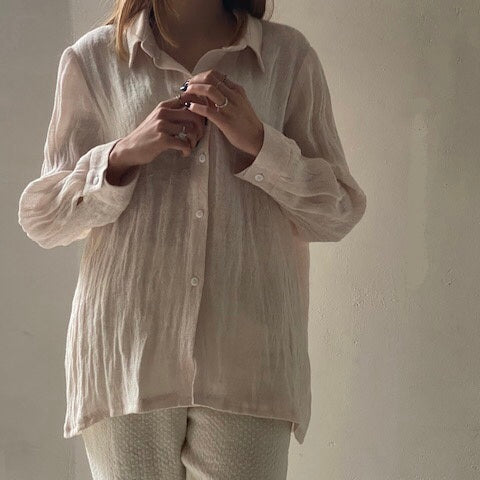 Women's crumpled linen shirt in powder