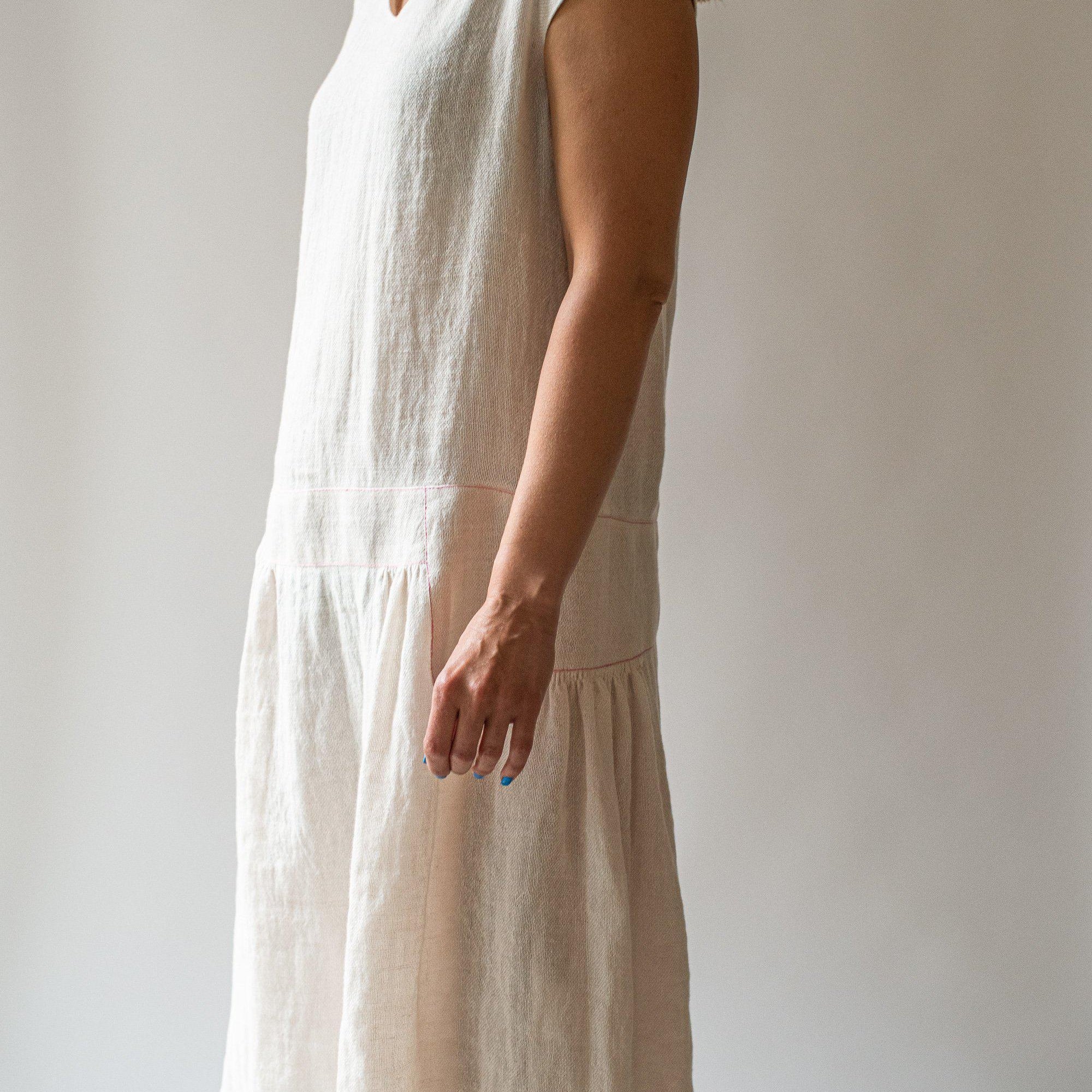 Linen summer dress Arni with dropped waist in light powder