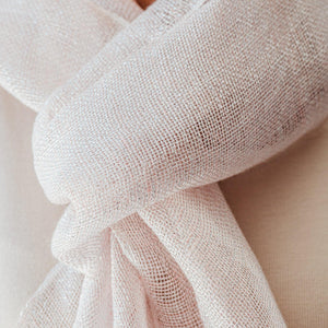 Linen gauze scarf Tinita 36x200cm in light pink with silver shine