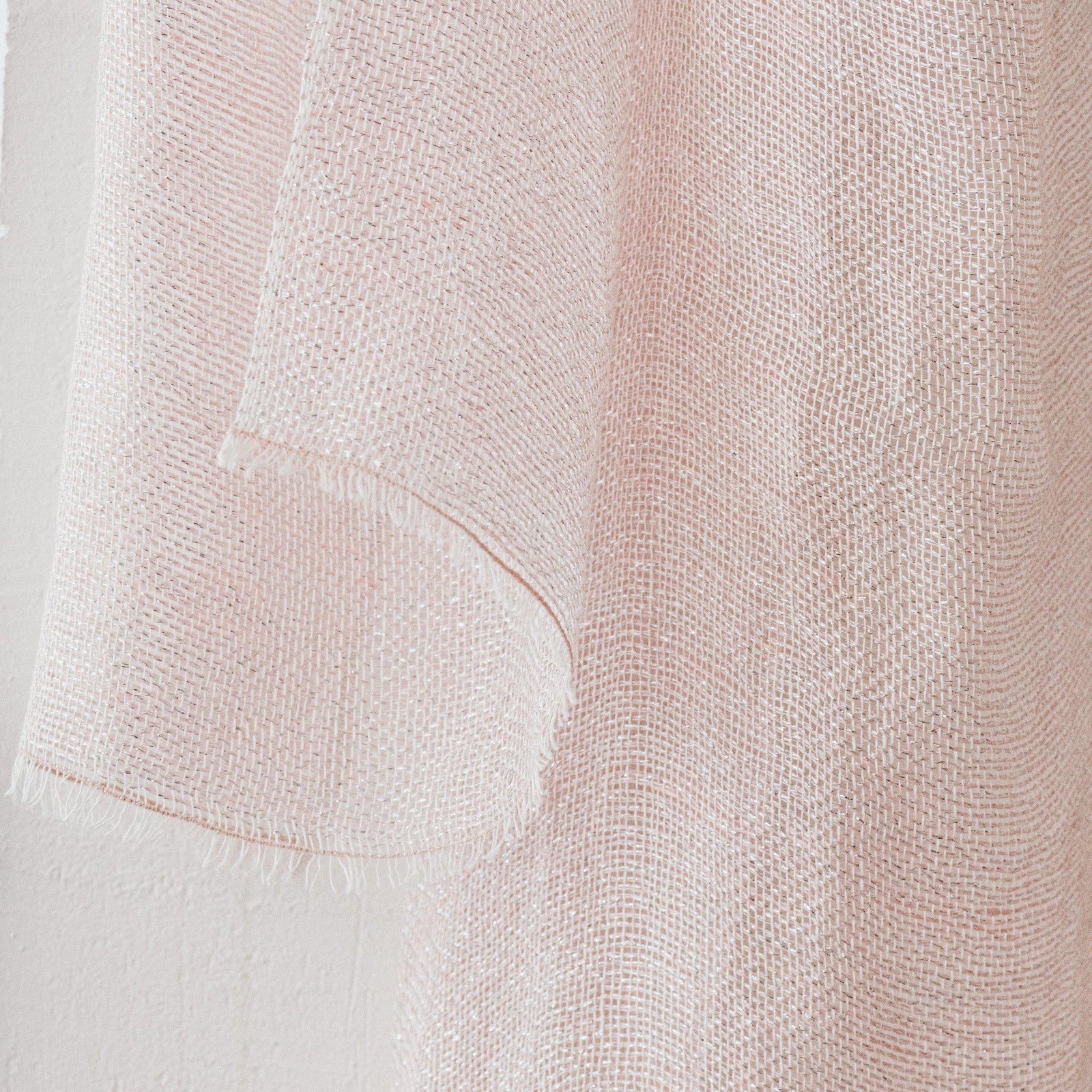 Linen gauze scarf Tinita 36x200cm in light pink with silver shine