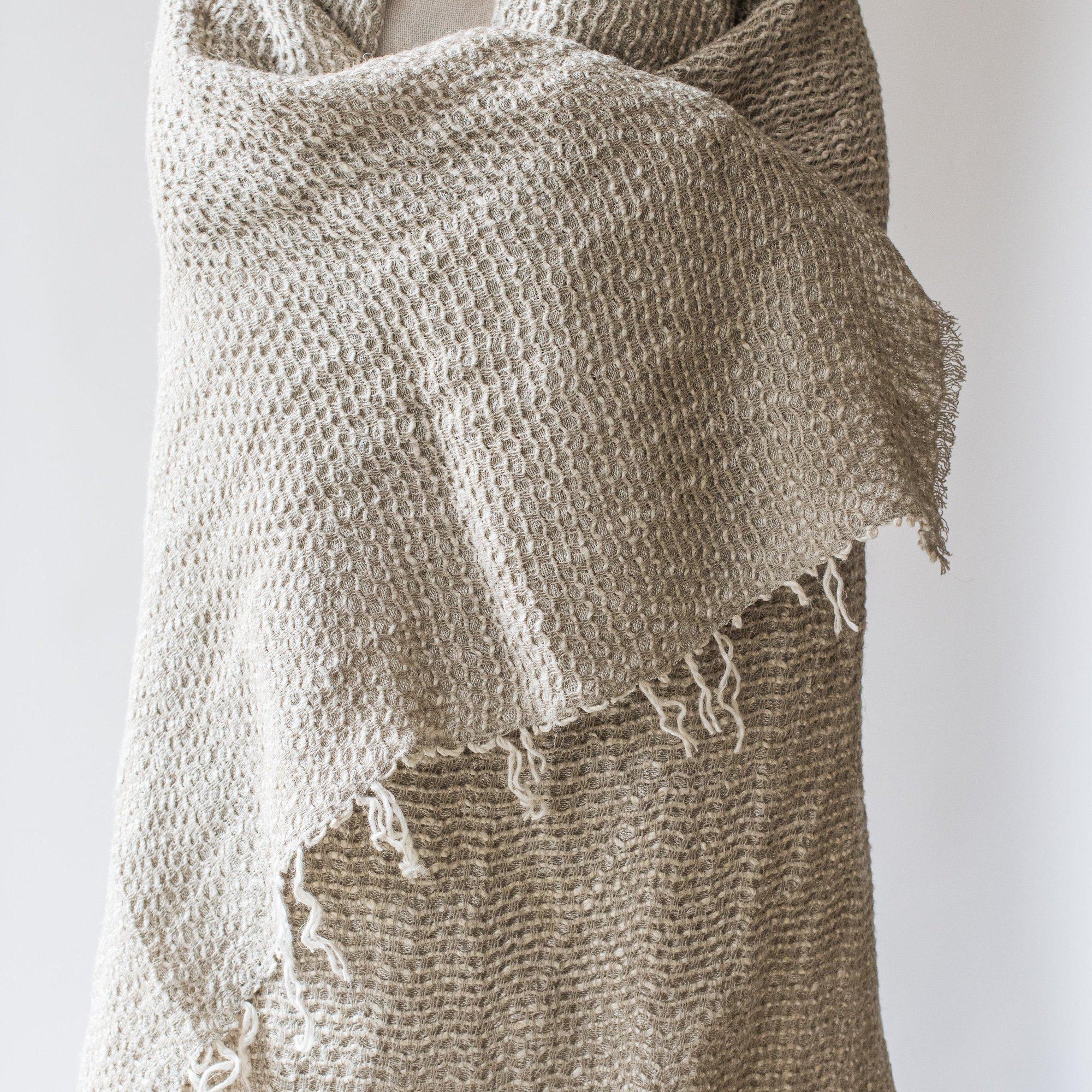 Linen throw Mezgine 155x140cm with fringes in natural