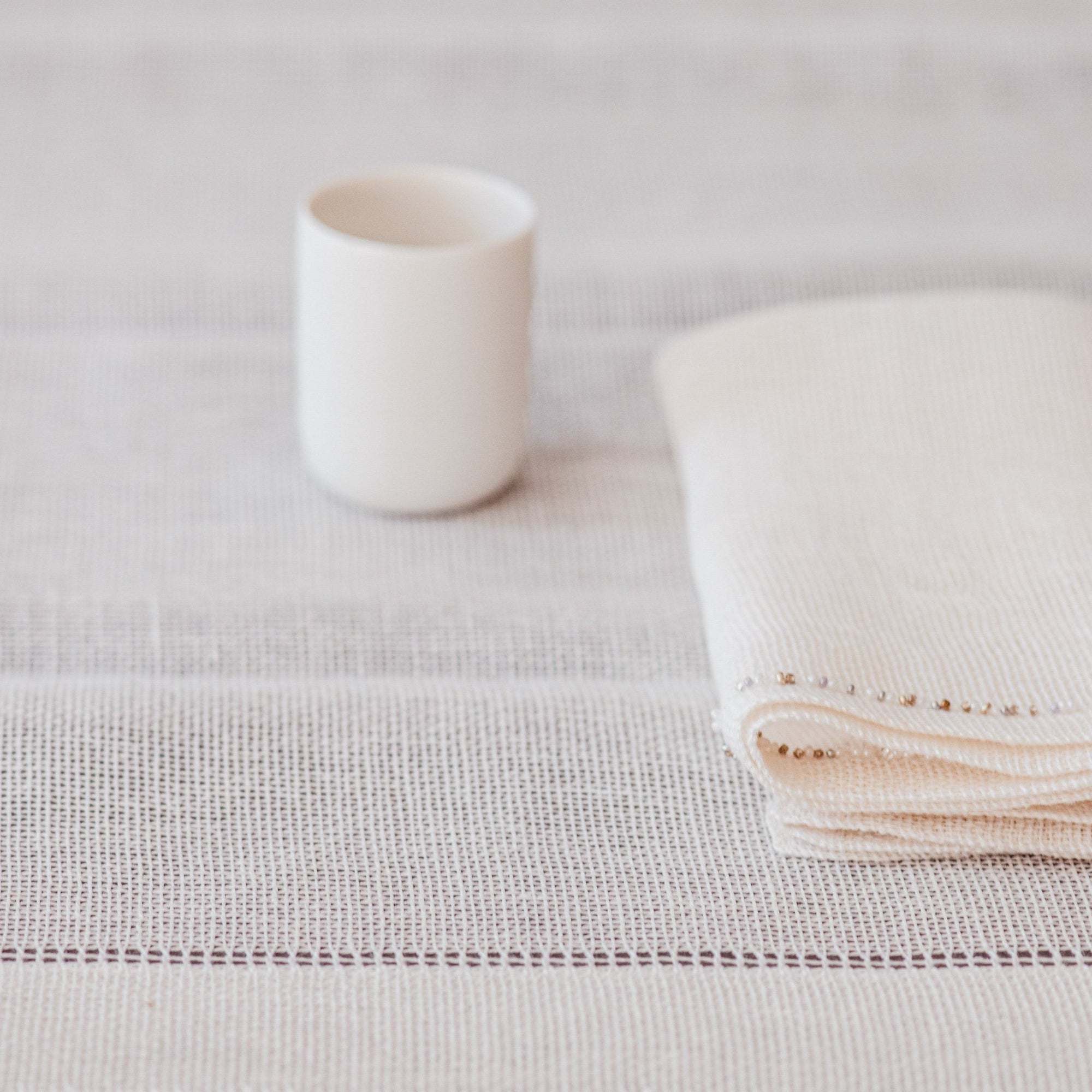 White beaded linen napkin 40x40cm