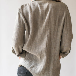 Linen shirt Jūra in grey with gold shine