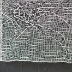 Linen table runner Tinita 50x165cm in white with gold shine