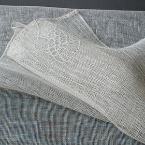 Linen table runner Tinita 50x165cm in white with gold shine