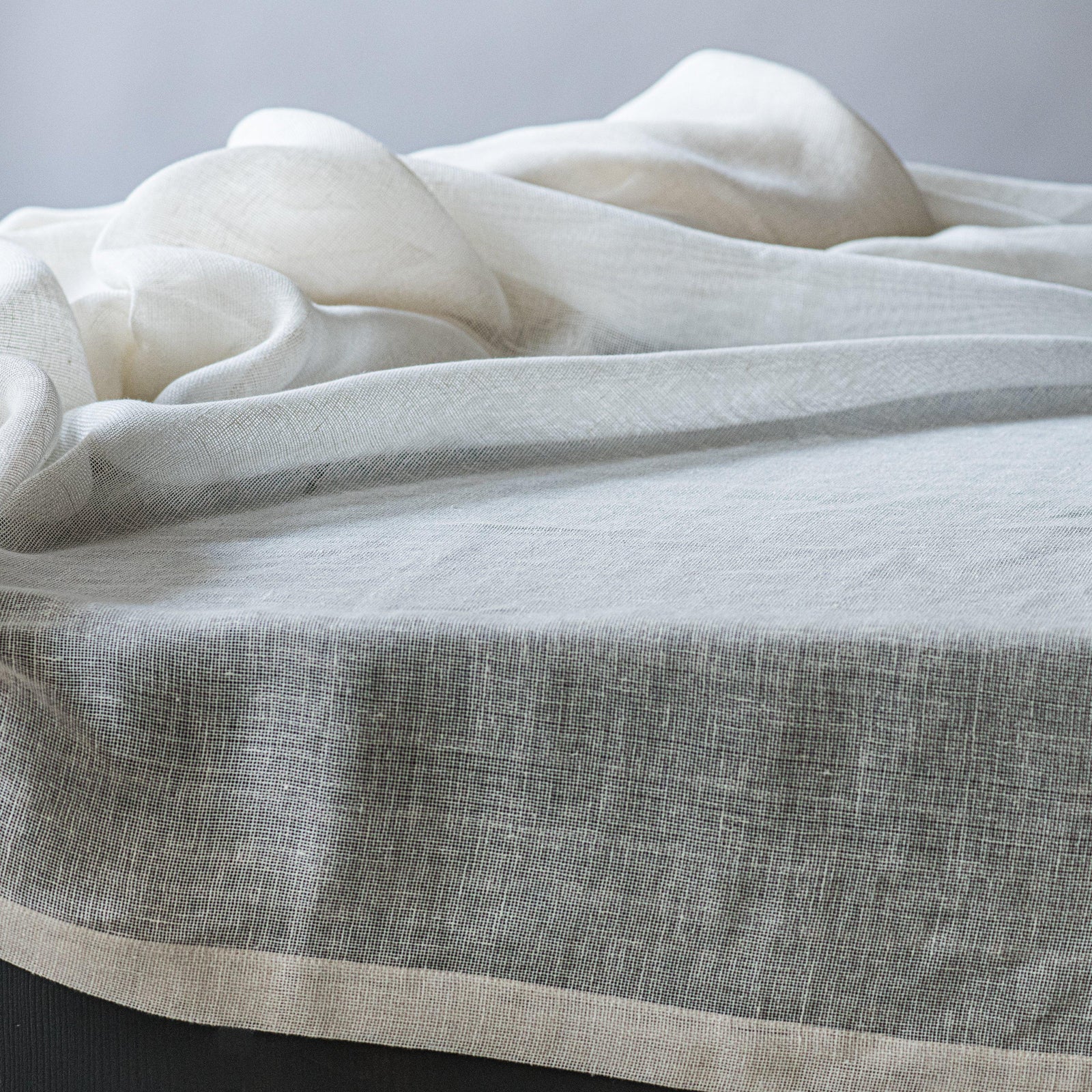 Tablecloth Tinita 180x180cm in white