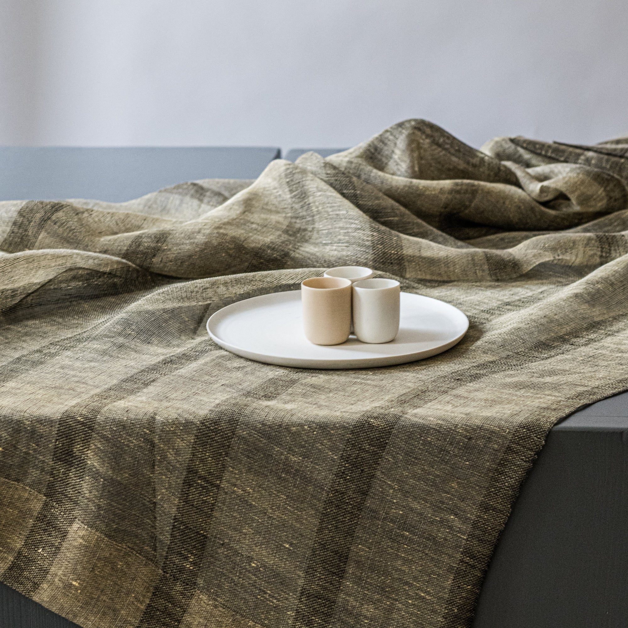 Linen tablecloth Inita 160x260cm with stripes in light mustard and anthracite