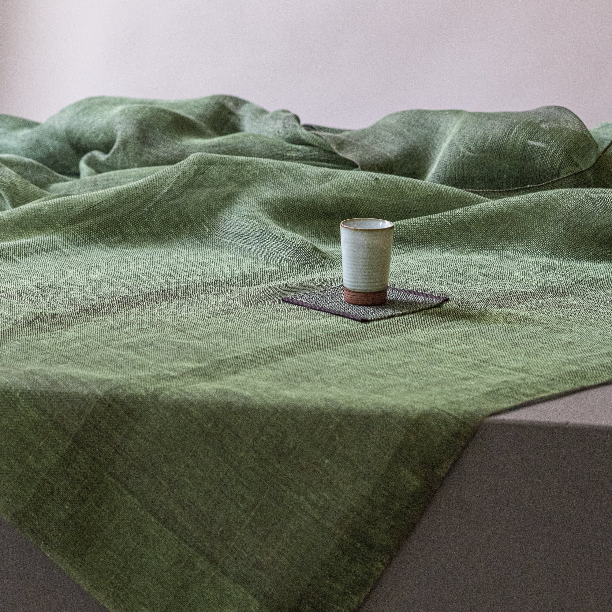 Linen tablecloth Inita 180x260cm in green and anthracite