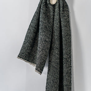 Linen boucle scarf 55x180cm in black and natural