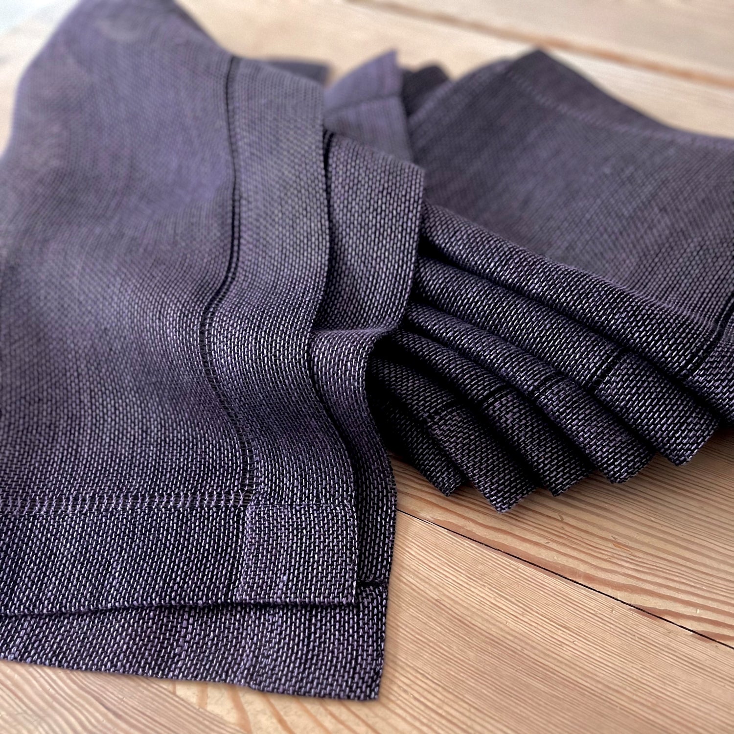 Handwoven Linen napkin Transparent in aubergine 50x50cm
