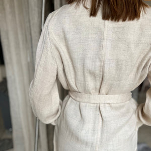 Linen trench coat with shimmer in powder