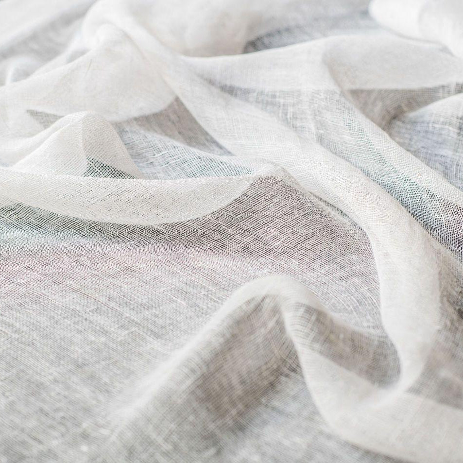 Tablecloth Tinita 180x180cm in white