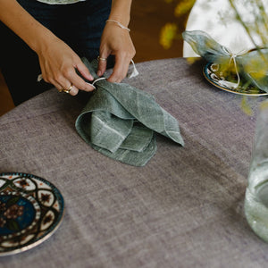 Linen tablecloth in violet 180x180 cm