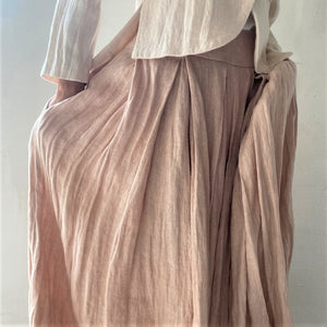 Crumpled linen skirt in pink powder