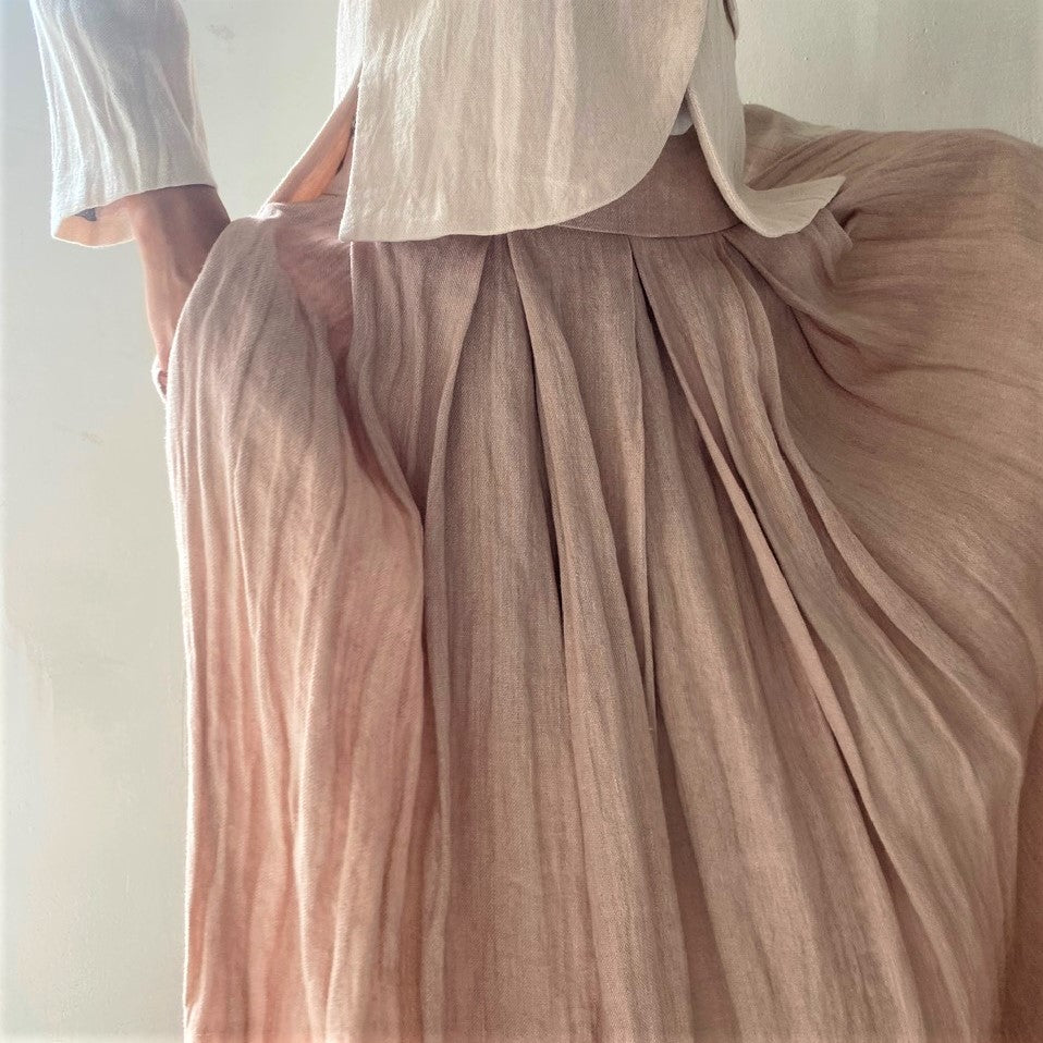 Crumpled linen skirt in pink powder