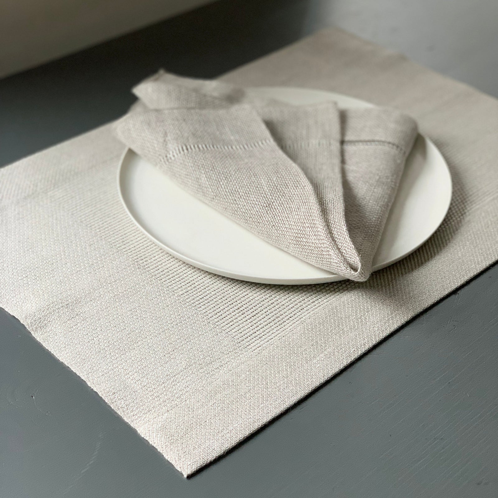 Linen Placemat 50x40 cm in natural and white color