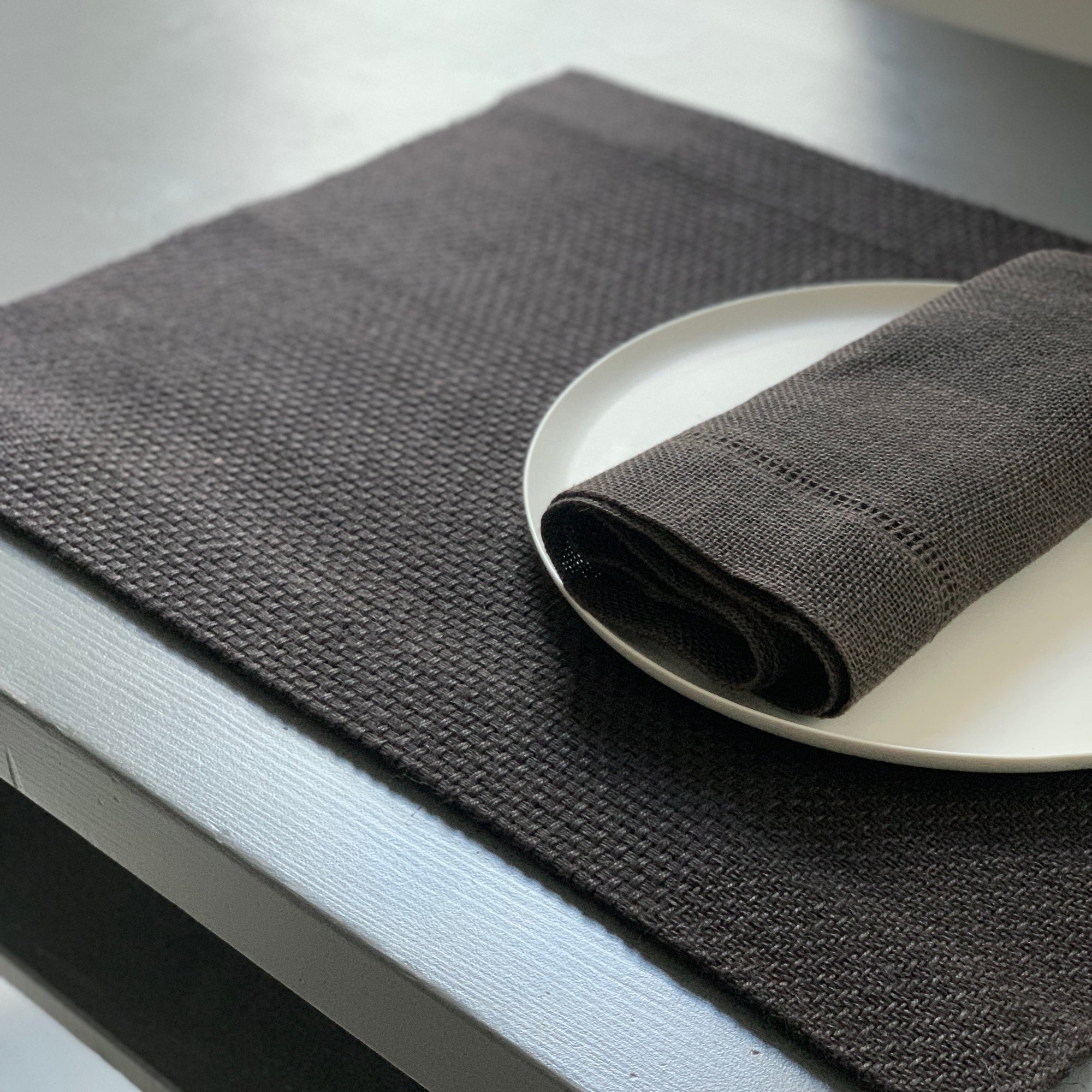 Linen placemat in dark brown 50x40 cm